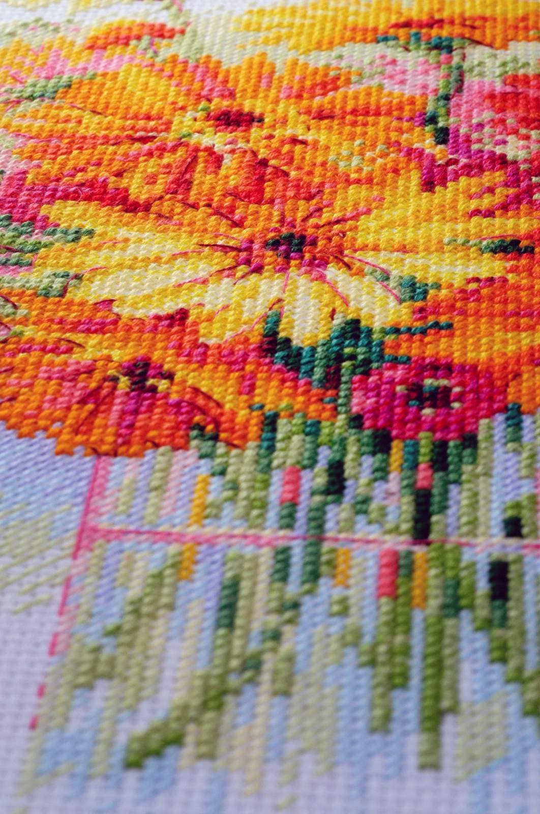 RIOLIS 1485 Aquarel Gerbera's Kruissteekpakket Bloemig